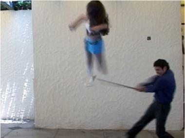 Fotograma del vídeo "Piñata".